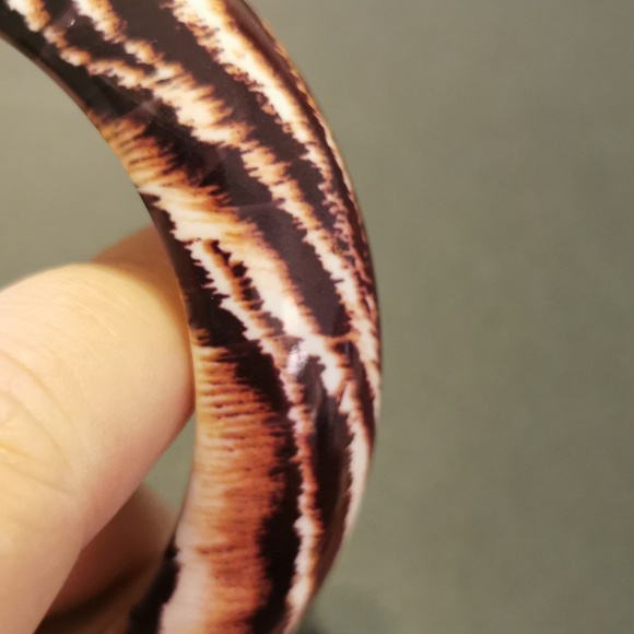 Pair of Chunky Domed Animal Tiger Print Plastic Bangle Bracelets - Picture 16 of 16